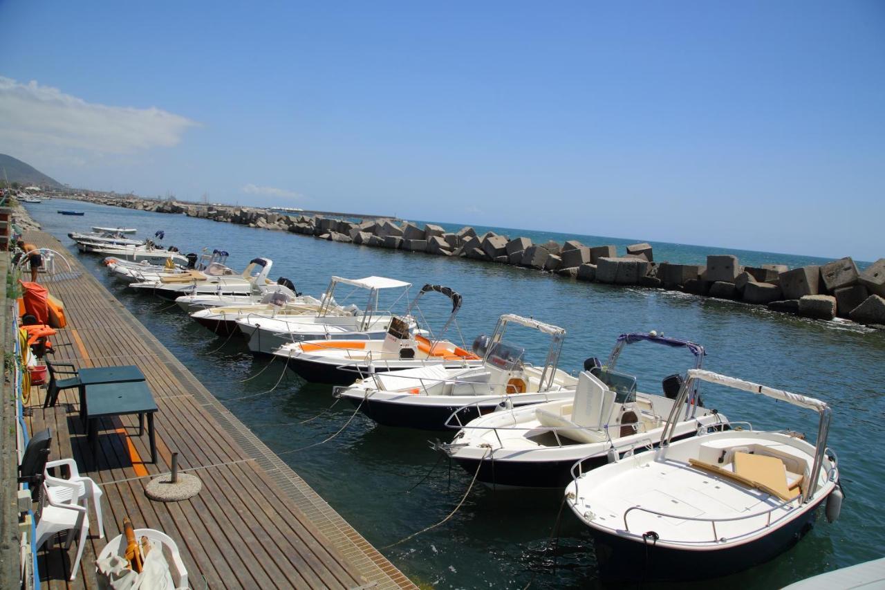Salerno Mare E Luci Deluxe Apartment Bagian luar foto