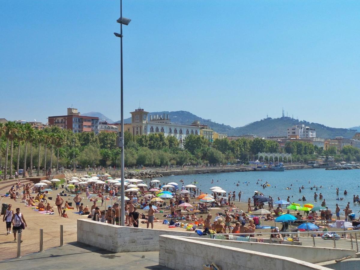 Salerno Mare E Luci Deluxe Apartment Bagian luar foto