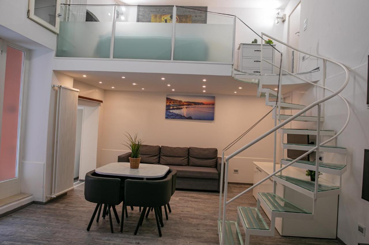Salerno Mare E Luci Deluxe Apartment Bagian luar foto