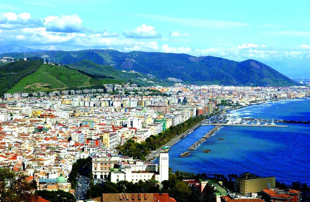 Salerno Mare E Luci Deluxe Apartment Bagian luar foto