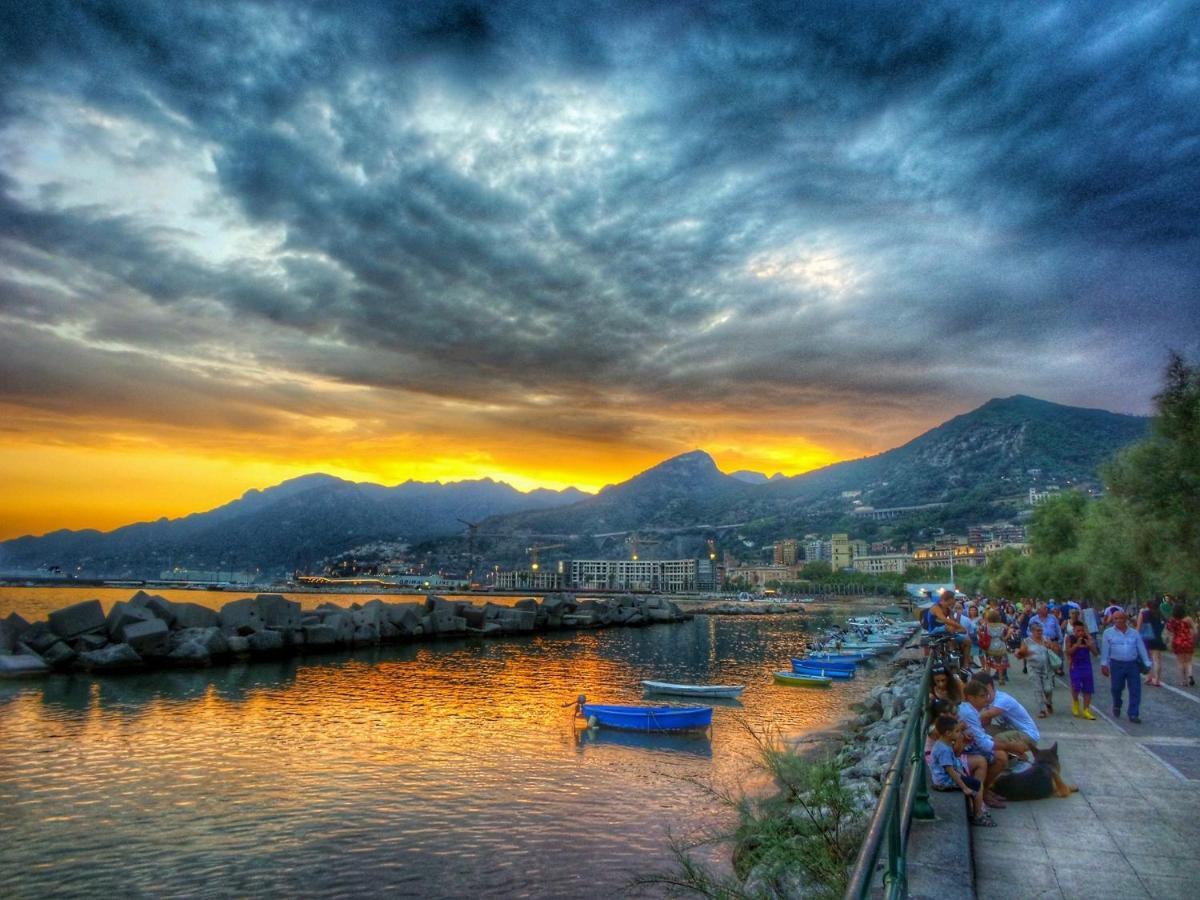 Salerno Mare E Luci Deluxe Apartment Bagian luar foto
