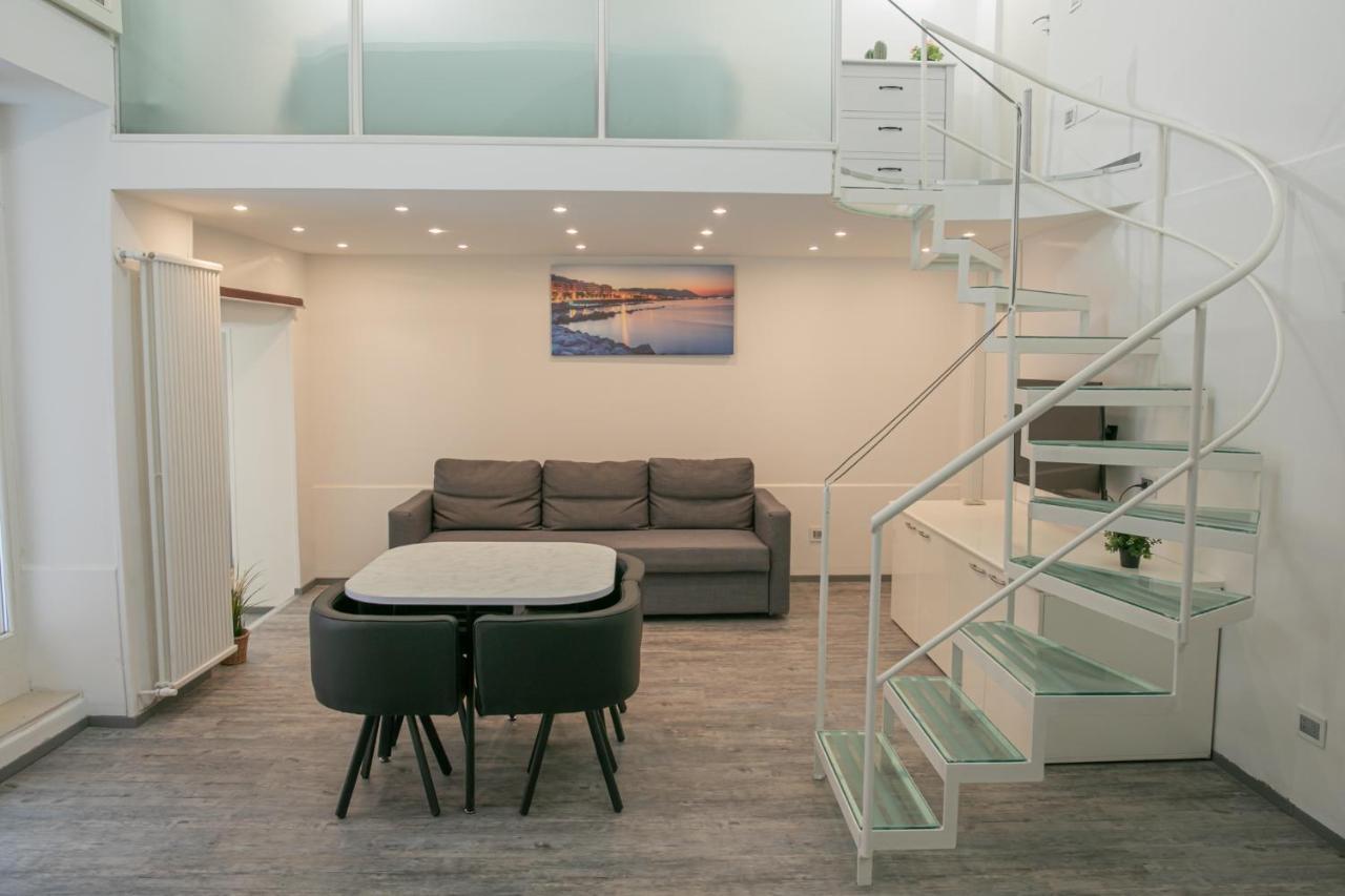 Salerno Mare E Luci Deluxe Apartment Bagian luar foto