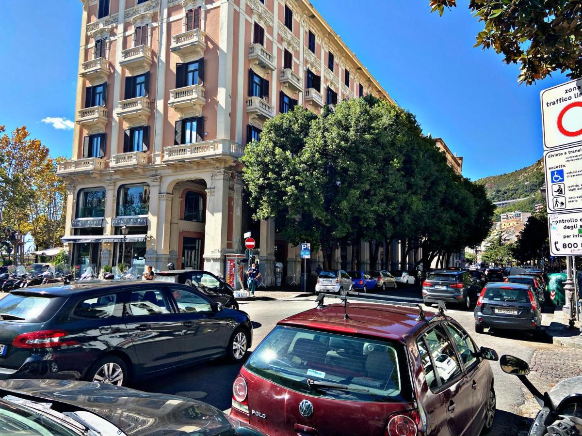 Salerno Mare E Luci Deluxe Apartment Bagian luar foto