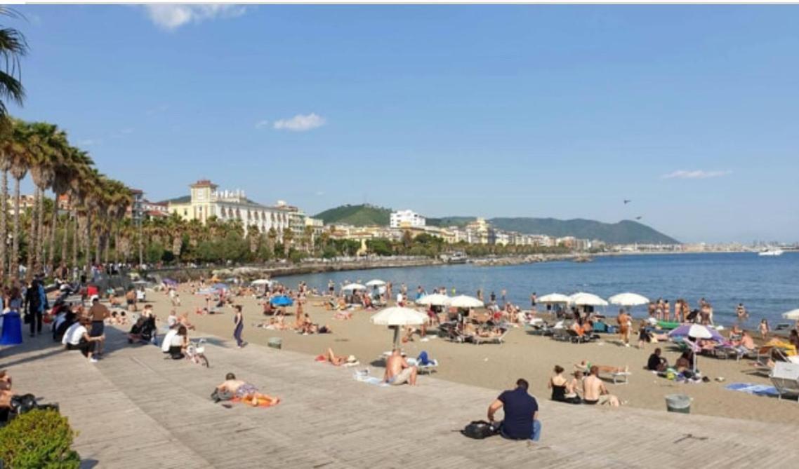 Salerno Mare E Luci Deluxe Apartment Bagian luar foto