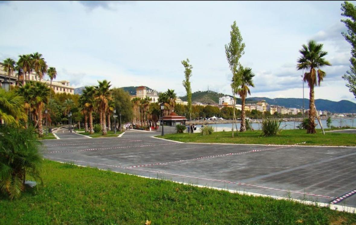 Salerno Mare E Luci Deluxe Apartment Bagian luar foto