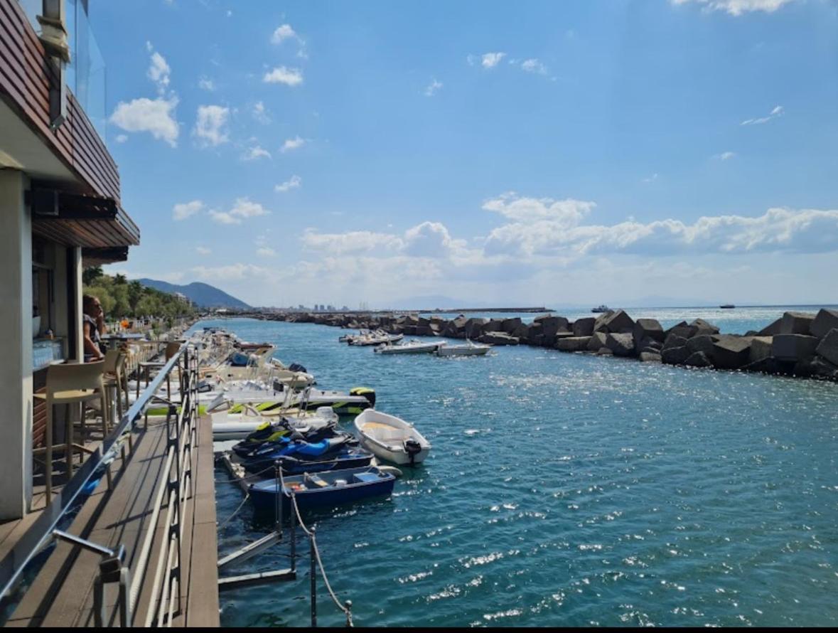 Salerno Mare E Luci Deluxe Apartment Bagian luar foto