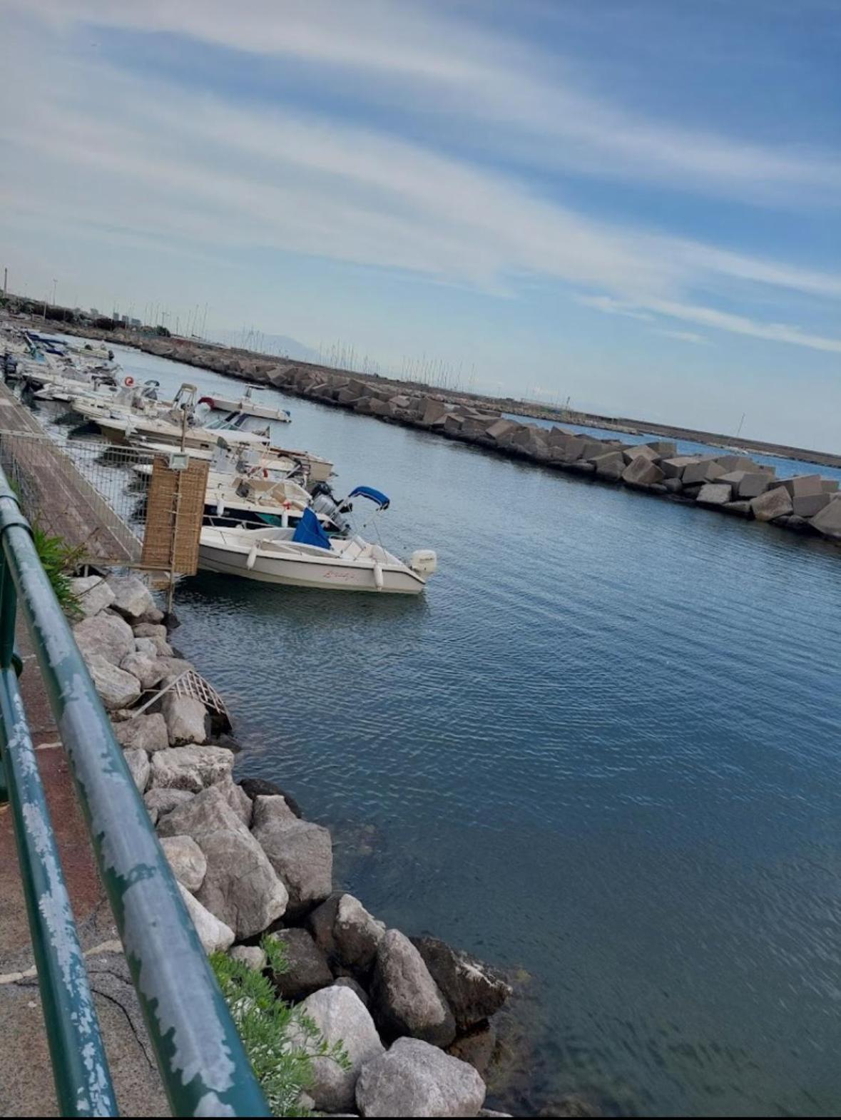 Salerno Mare E Luci Deluxe Apartment Bagian luar foto