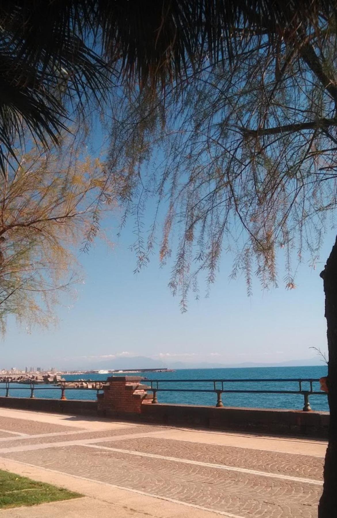 Salerno Mare E Luci Deluxe Apartment Bagian luar foto